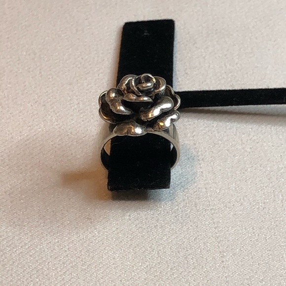 ROSE STERLING SILVER RING  .925 STAMPED ROSE IS 3/4” DIMENSIONAL AROUND SIZE 6 - Picture 9 of 14